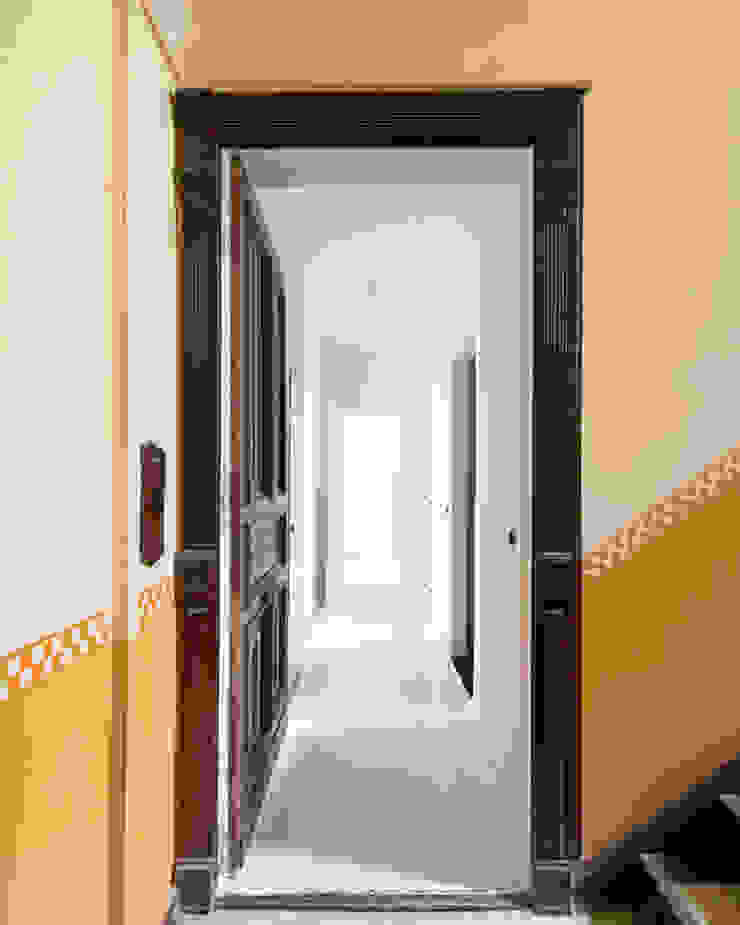 Salas de estar escandinavas por lifelife GmbH Escandinavo