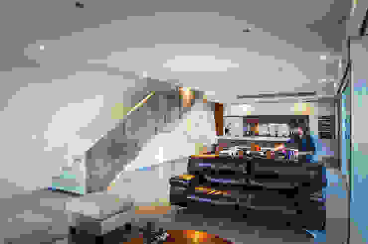 IPE HOUSE P+0 Arquitectura Livings de estilo moderno