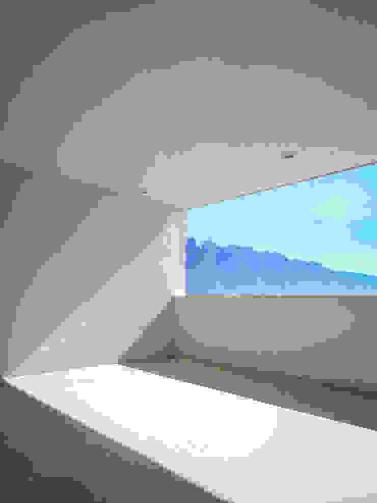 IPE HOUSE P+0 Arquitectura Paredes y pisos modernos