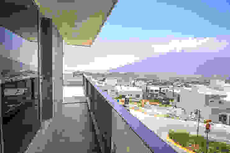 IPE HOUSE P+0 Arquitectura Balcones y terrazas modernos