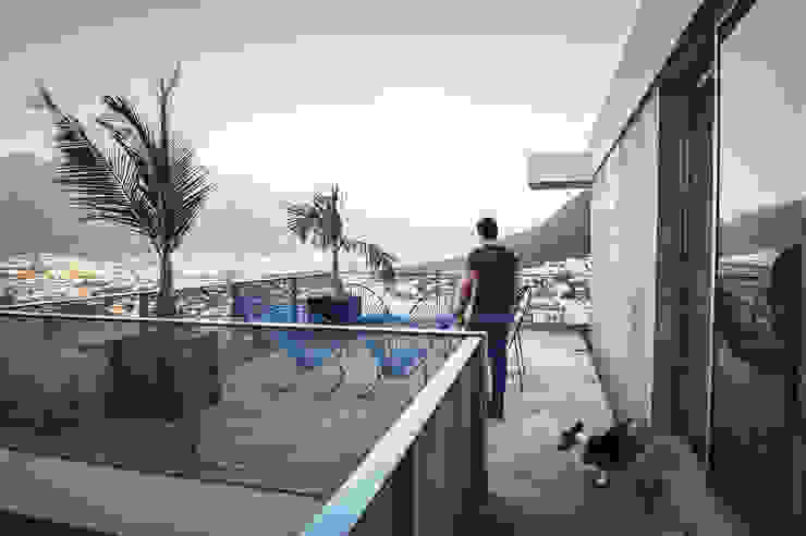 IPE HOUSE P+0 Arquitectura Balcones y terrazas modernos