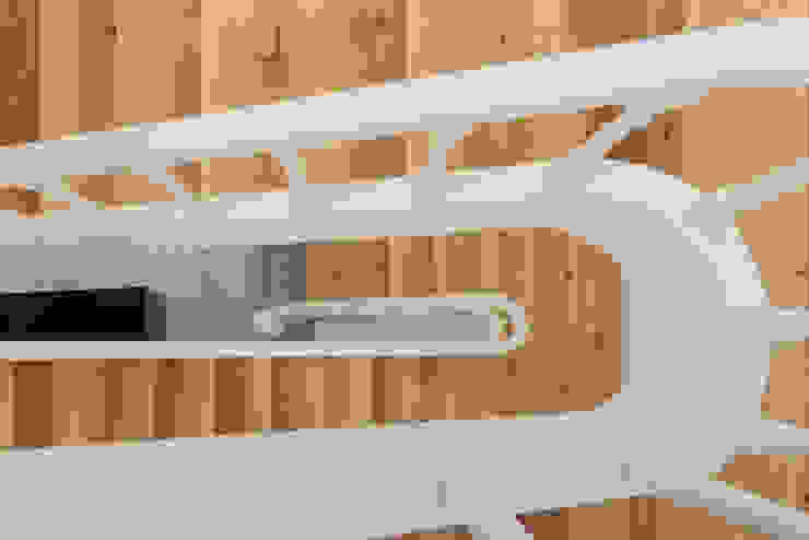 The Three Cusps Chalet Koridor & Tangga Gaya Eklektik Oleh Tiago do Vale Arquitectos Eklektik