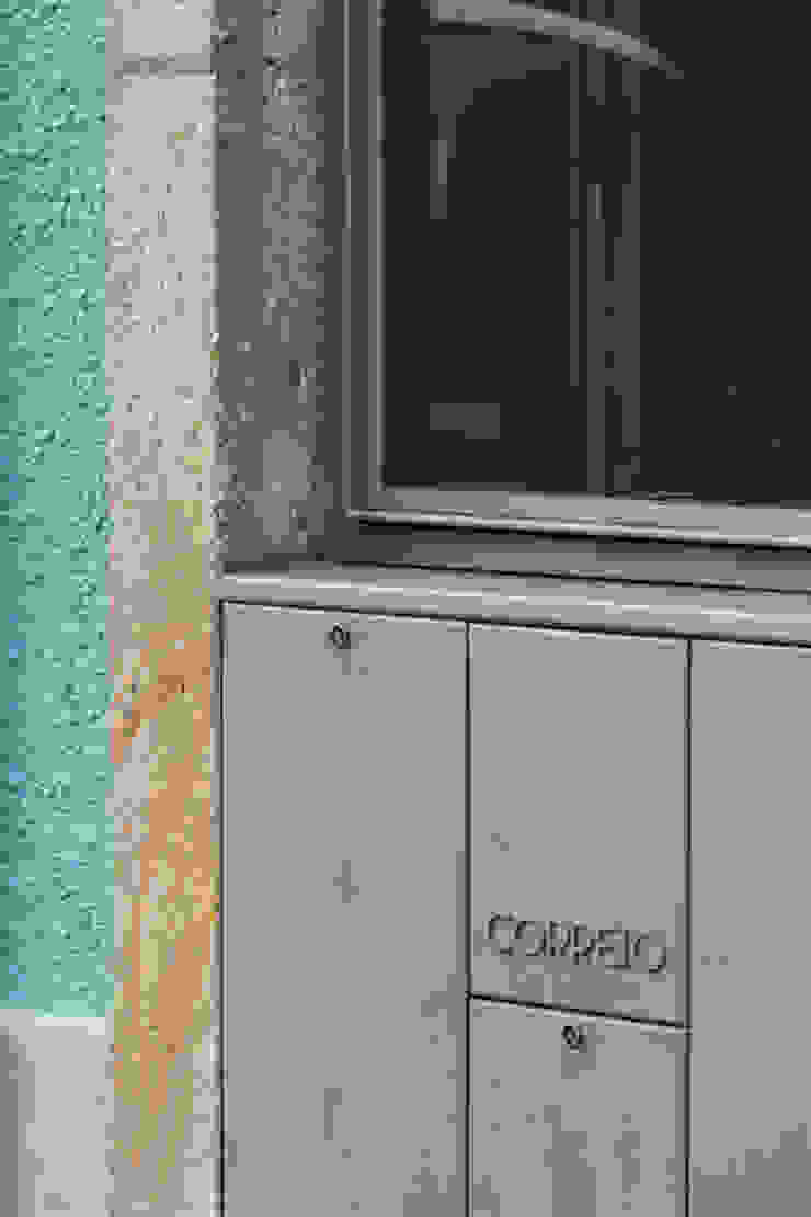 The Three Cusps Chalet Pintu & Jendela Gaya Eklektik Oleh Tiago do Vale Arquitectos Eklektik