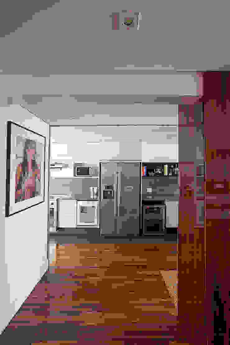 BJG Decorações de Interiores Ltda Classic corridor, hallway & stairs