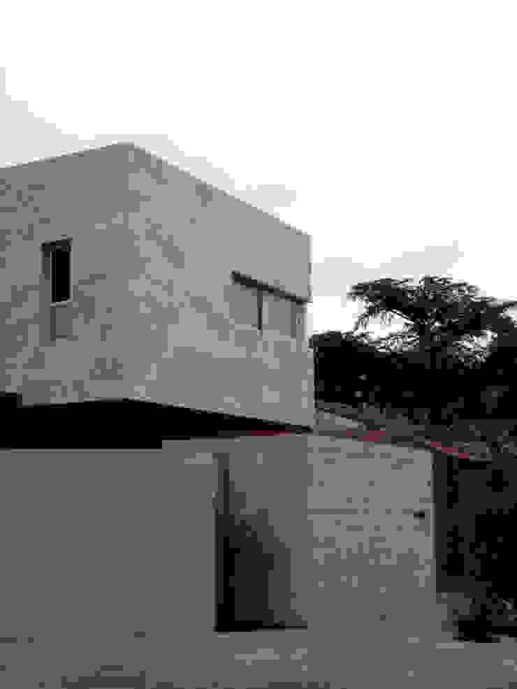 ESTUDIO GEYA Minimalist house