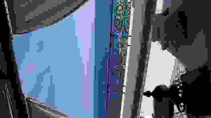 DIAZ DE LUNA SIGNATURE Nowoczesny balkon, taras i weranda