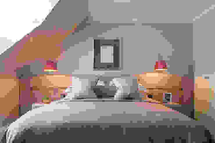 Guest Bedroom por Roselind Wilson Design Clássico