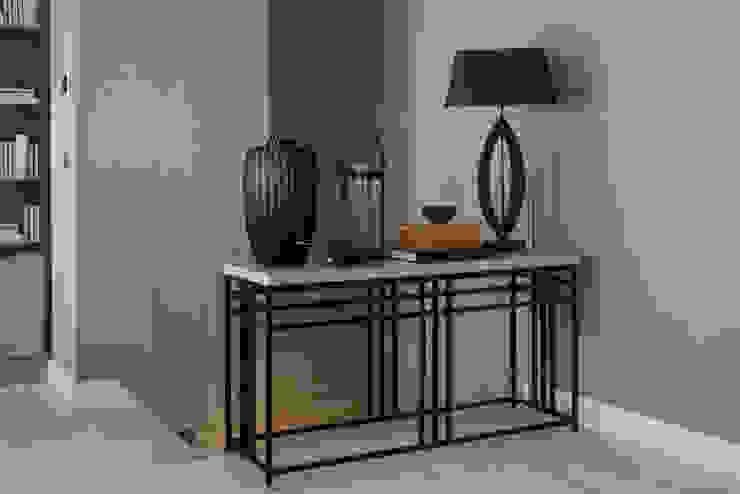 Eaton Mews North - Console Table Corredores, halls e escadas modernos por Roselind Wilson Design Moderno