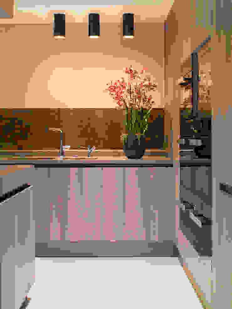 Eaton Mews North - Kitchen por Roselind Wilson Design Moderno