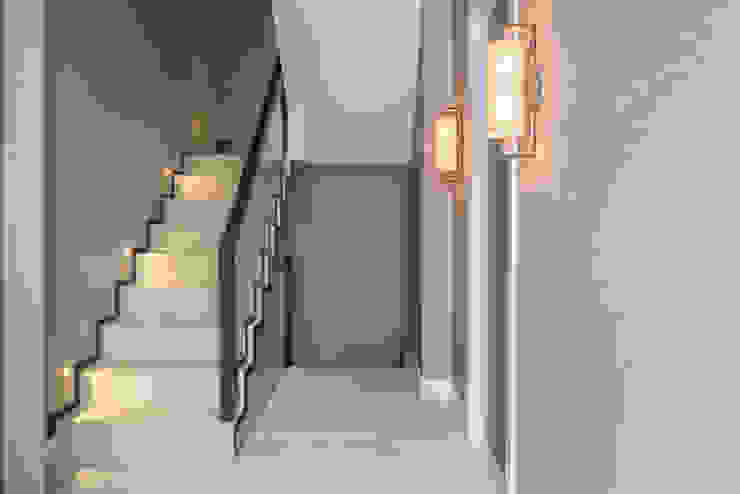 Eaton Mews North - Staircase Corredores, halls e escadas modernos por Roselind Wilson Design Moderno