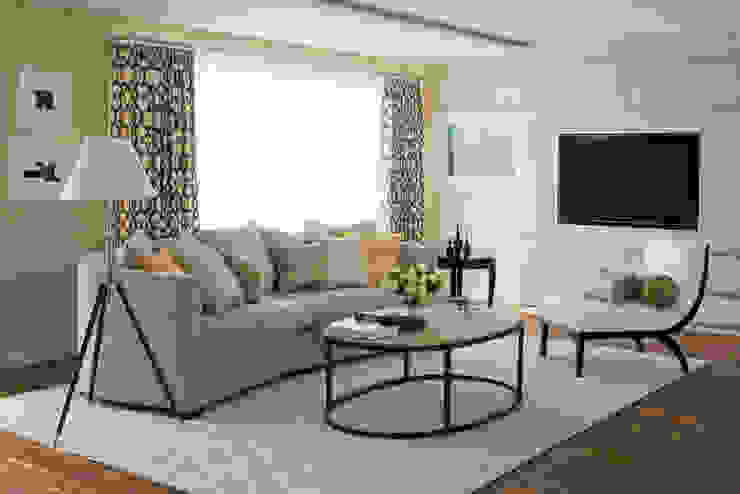 Living Room Roselind Wilson Design Klassische Wohnzimmer living room,modern,sofa,table