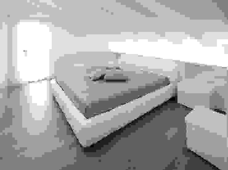 casa p, Alessandro Corona Piu Architetto Alessandro Corona Piu Architetto Minimalist bedroom