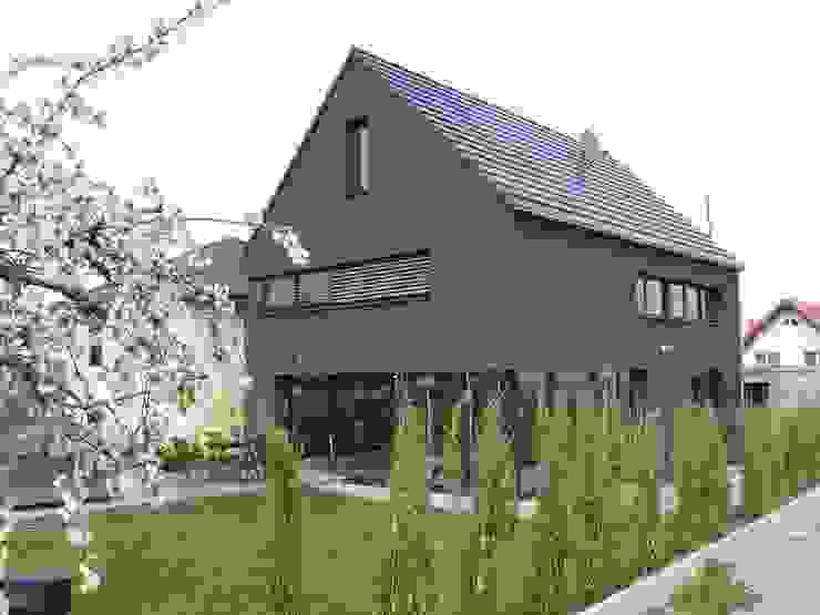Energiesparwunder: Passivhaus im Trend der Zeit, Architekturbüro für Passiv- und Energieplushäuser Architekturbüro für Passiv- und Energieplushäuser Eclectic style houses