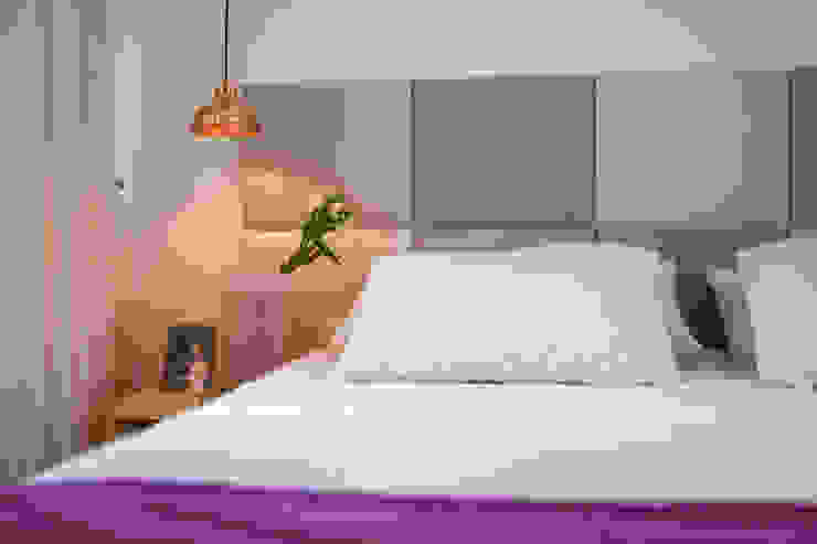 Bloom Arquitetura e Design BedroomBeds & headboards