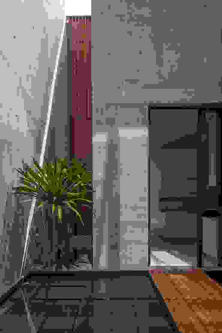 HYLA Architects Paredes y pisos de estilo moderno