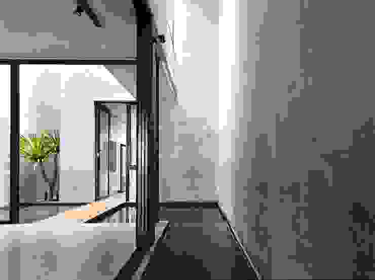 HYLA Architects Pasillos, vestíbulos y escaleras de estilo moderno