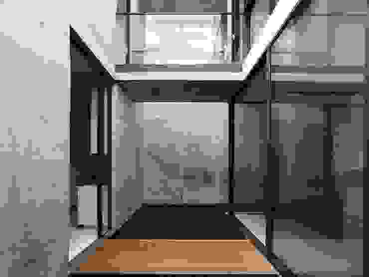 HYLA Architects Pasillos, vestíbulos y escaleras de estilo moderno