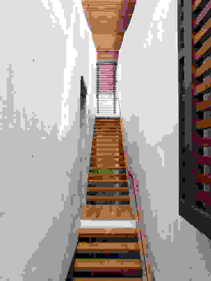 HYLA Architects Pasillos, vestíbulos y escaleras de estilo moderno