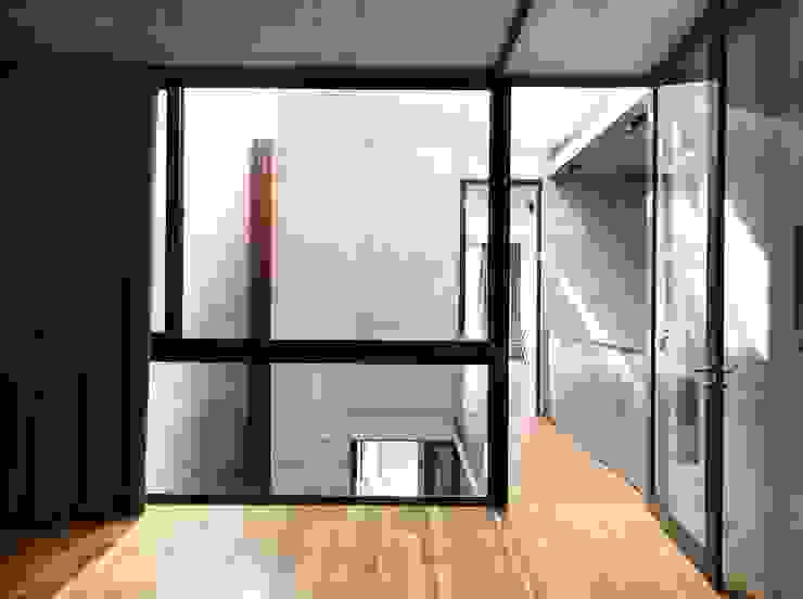 HYLA Architects Puertas y ventanas de estilo moderno