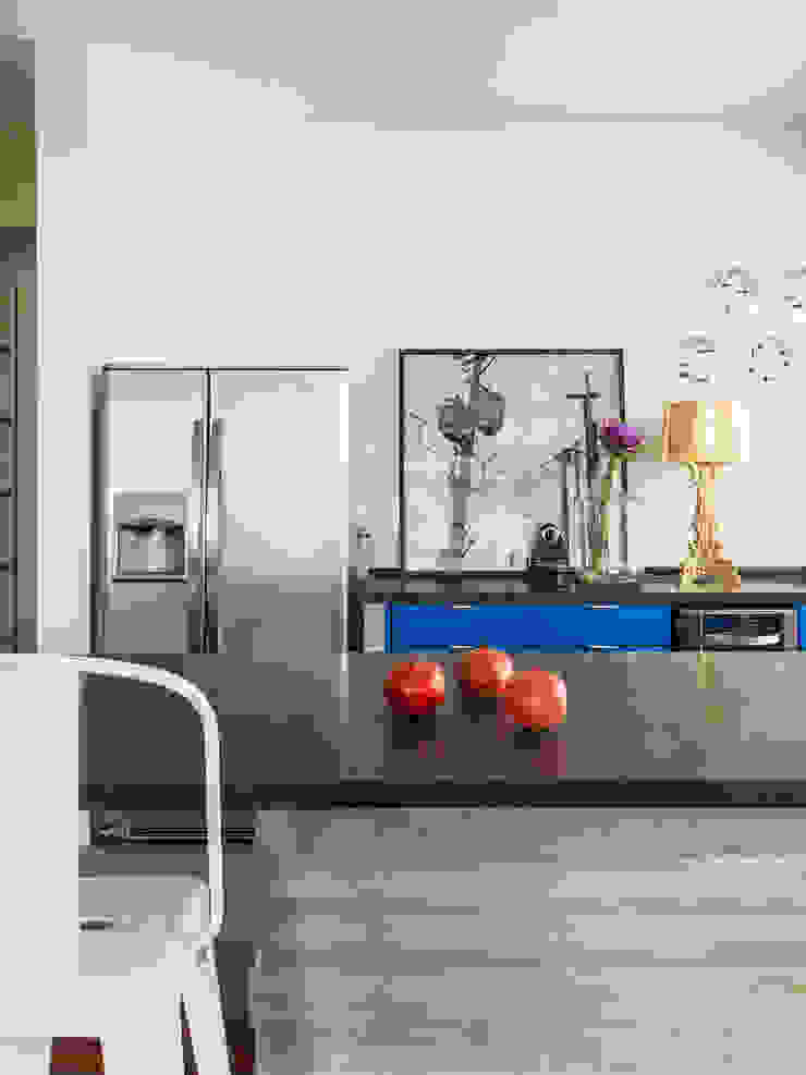 Mauricio Arruda Design Eclectic style kitchen