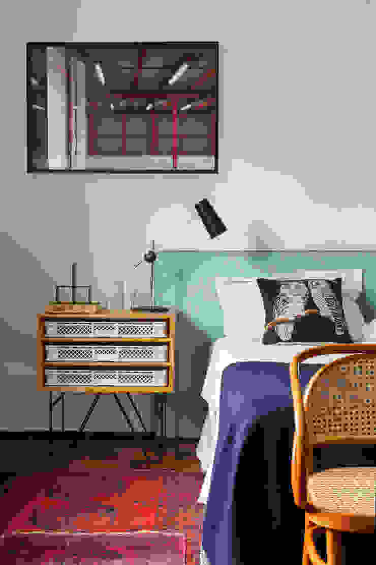 Mauricio Arruda Design Eclectic style bedroom