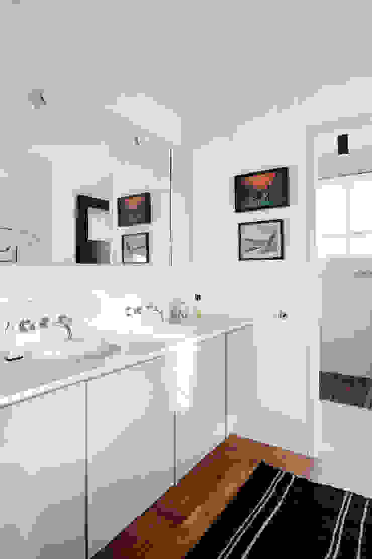 Residência Lorena Mauricio Arruda Design Banheiros ecléticos