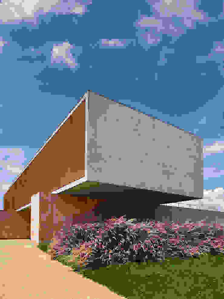 Сад в стиле модерн от Hanazaki Paisagismo Модерн