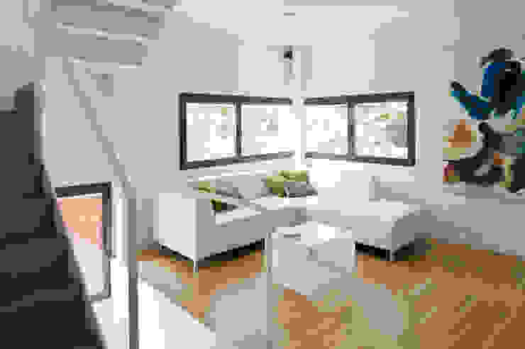 Wohnbereich hollegha arquitectos Minimalistische Wohnzimmer