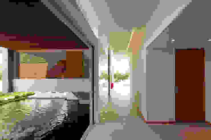 Hernandez Silva Arquitectos Modern Corridor, Hallway and Staircase