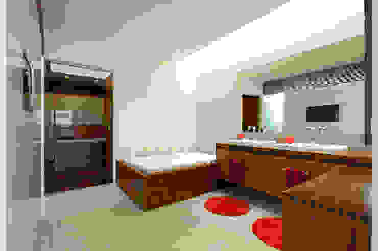 Hernandez Silva Arquitectos Modern Bathroom