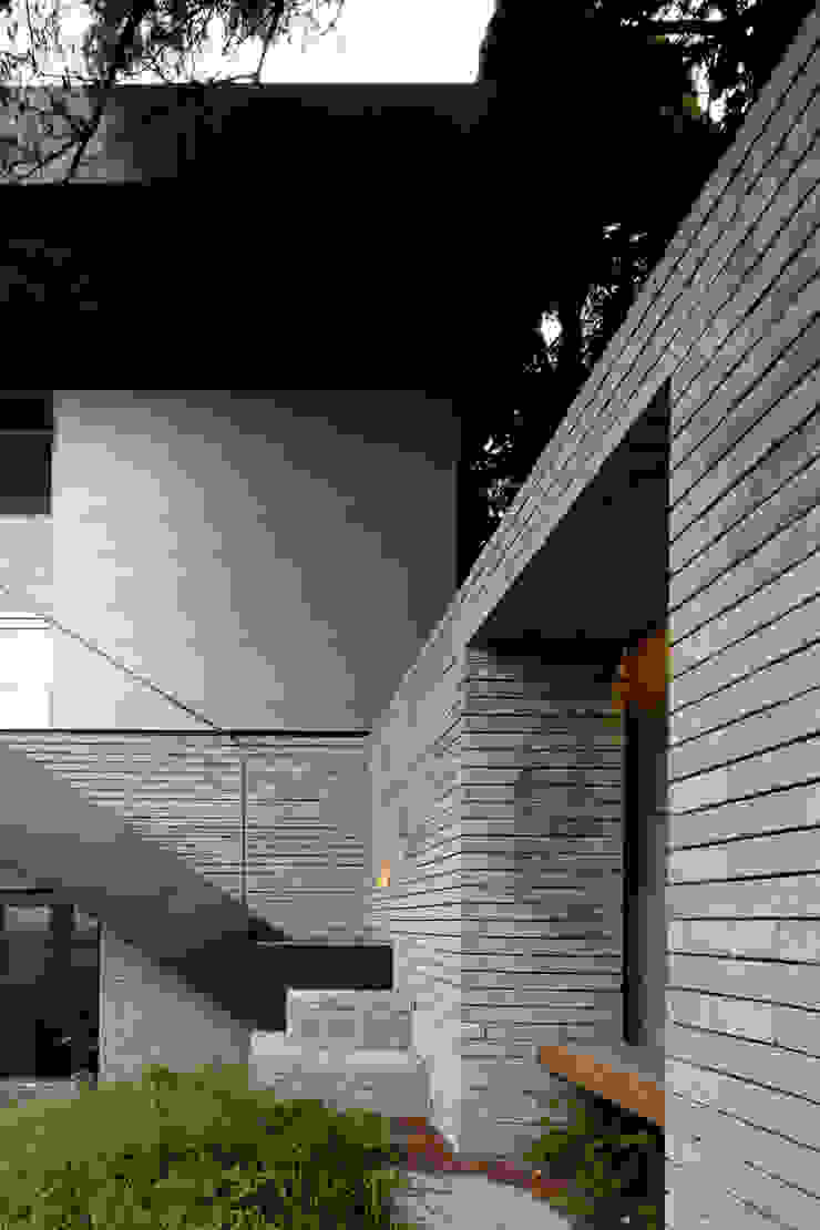 Casas modernas por 무회건축연구소 Moderno