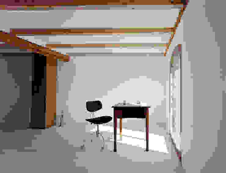 Haus Stein, JAN RÖSLER ARCHITEKTEN JAN RÖSLER ARCHITEKTEN Minimalistische Arbeitszimmer