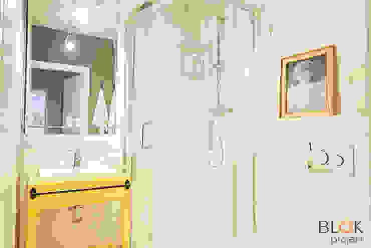 homify Skandinavische Badezimmer