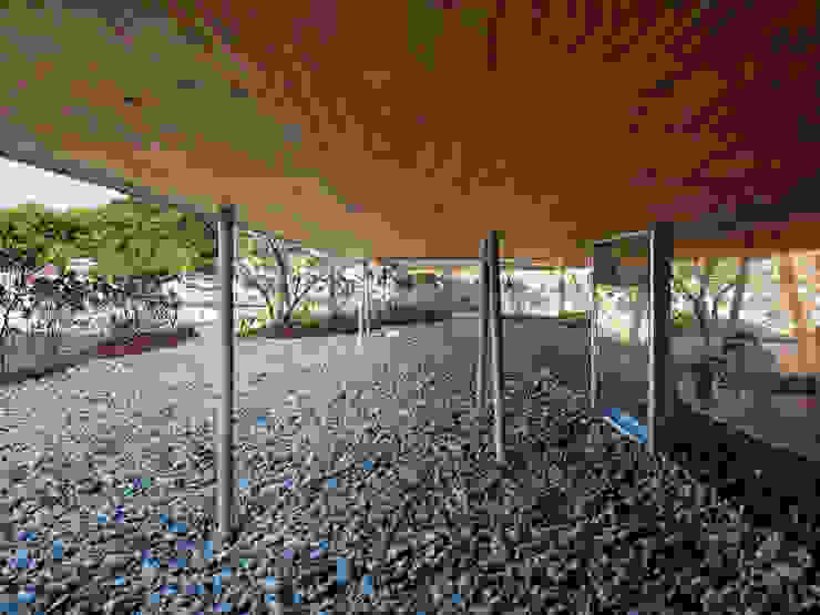 Pit house UID Jardines de estilo moderno