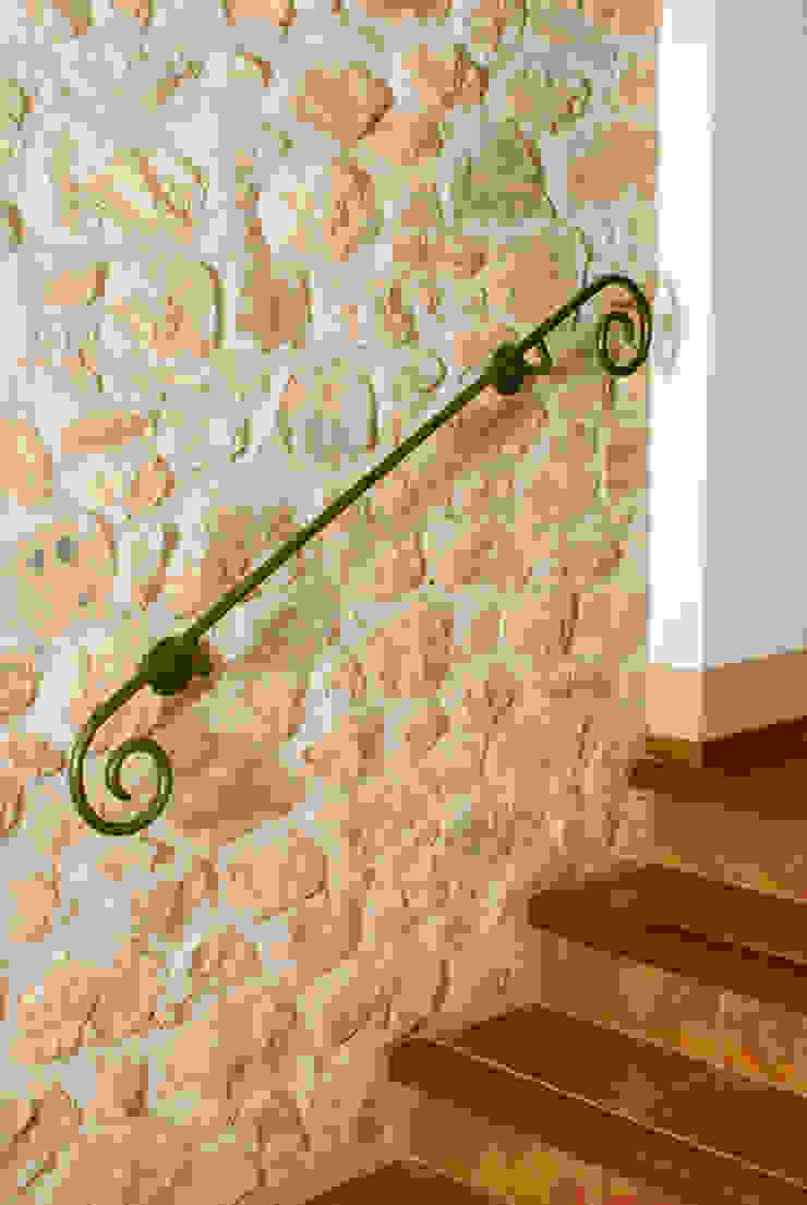 Tikkanen arquitetura 玄關、走廊與階梯階梯