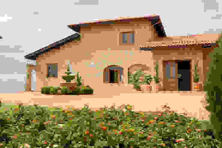 Casa Toscana em Serra Negra, Tikkanen arquitetura Tikkanen arquitetura Country style houses