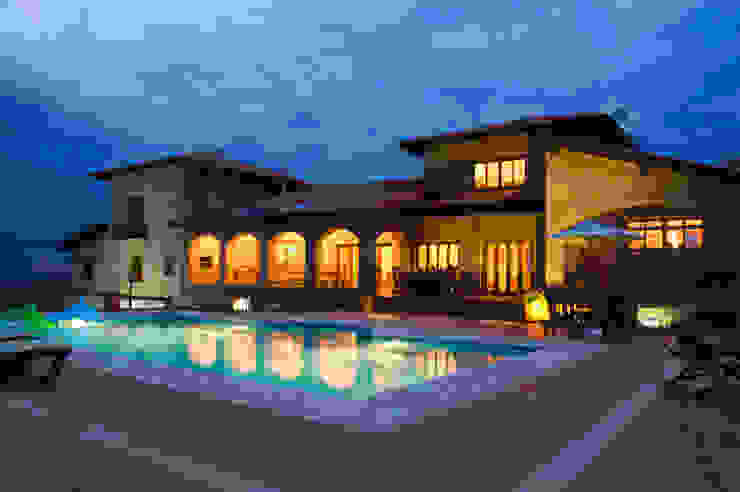 Casa Toscana em Serra Negra, Tikkanen arquitetura Tikkanen arquitetura Landhäuser