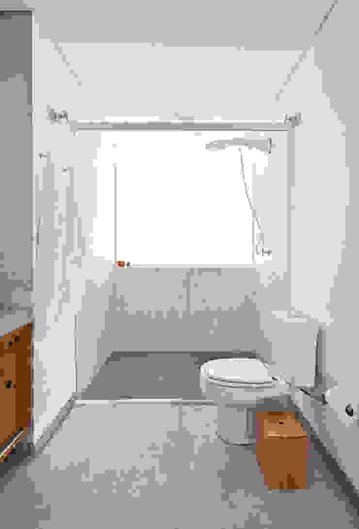 Zoom Urbanismo Arquitetura e Design Eclectic style bathroom