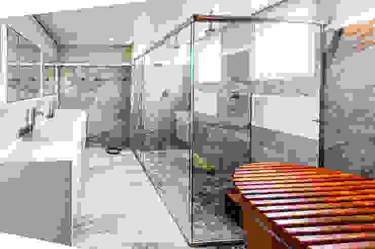Jd. Marajoara, Tikkanen arquitetura Tikkanen arquitetura Modern Bathroom