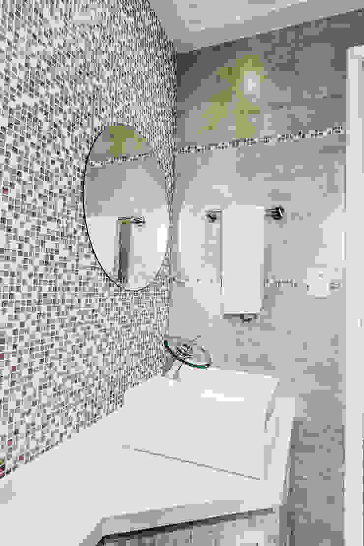 Tikkanen arquitetura Modern bathroom