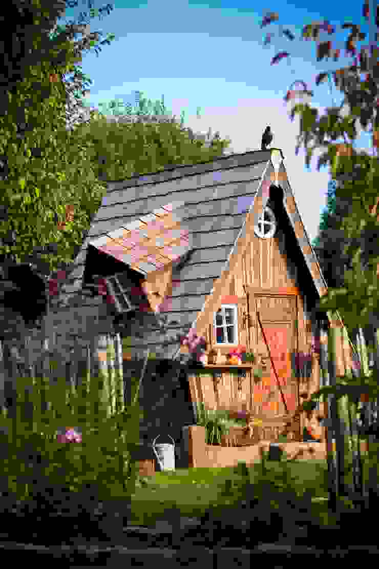 Lieblingsplatz: Gartenhäuser mit märchenhaften Charme Steffen GmbH Rustikaler Garten Möbel