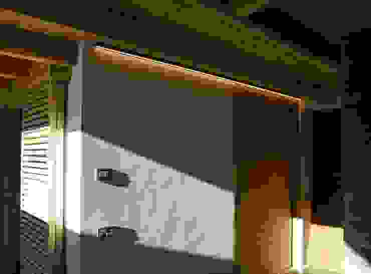 chalet in Chamois, Aosta Valley, Alps enrico girardi architetto Corridor, hallway & stairsLighting