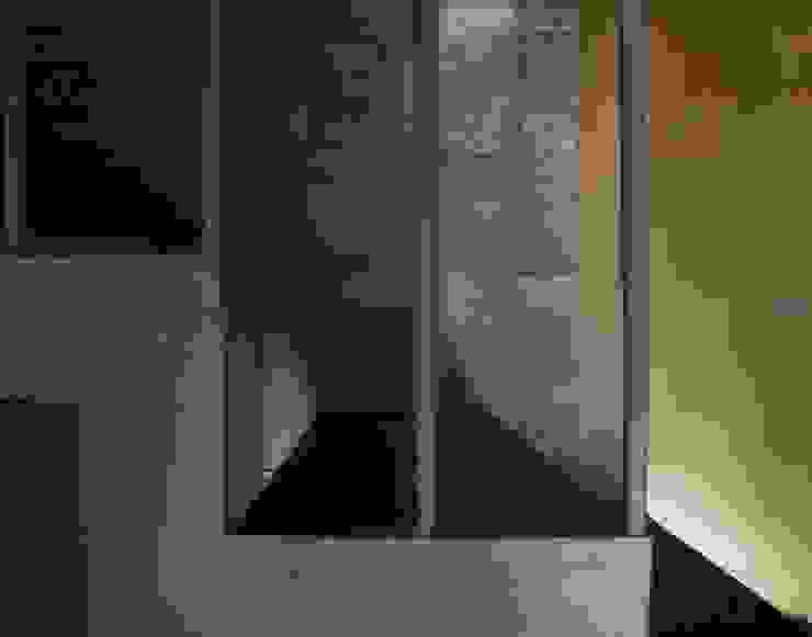 chalet in Chamois, Aosta Valley, Alps enrico girardi architetto Rustic style corridor, hallway & stairs