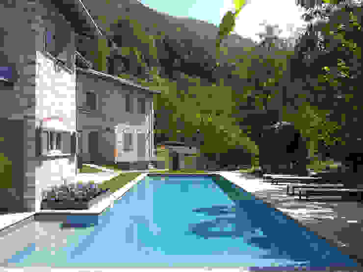 Rustico di Seravezza (Forte dei Marmi) Architetto Silvia Giacobazzi Piscina in stile rustico