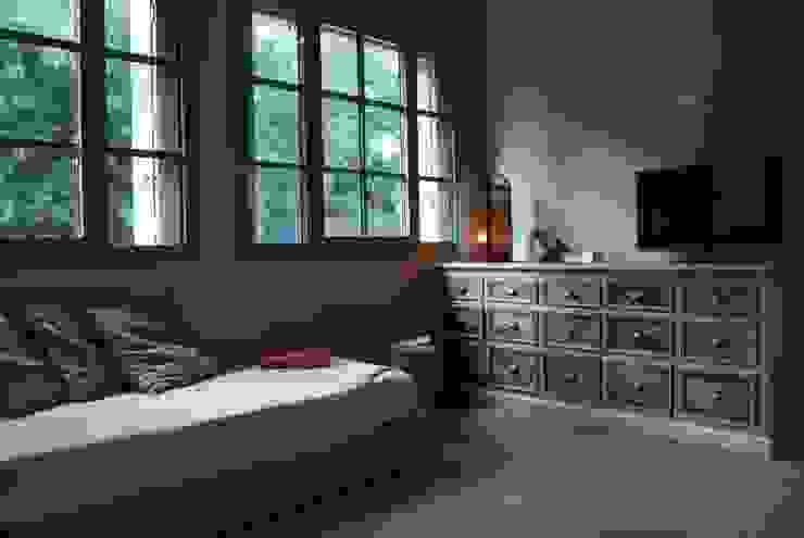 Rustico di Seravezza (Forte dei Marmi) Architetto Silvia Giacobazzi Camera da letto in stile rustico