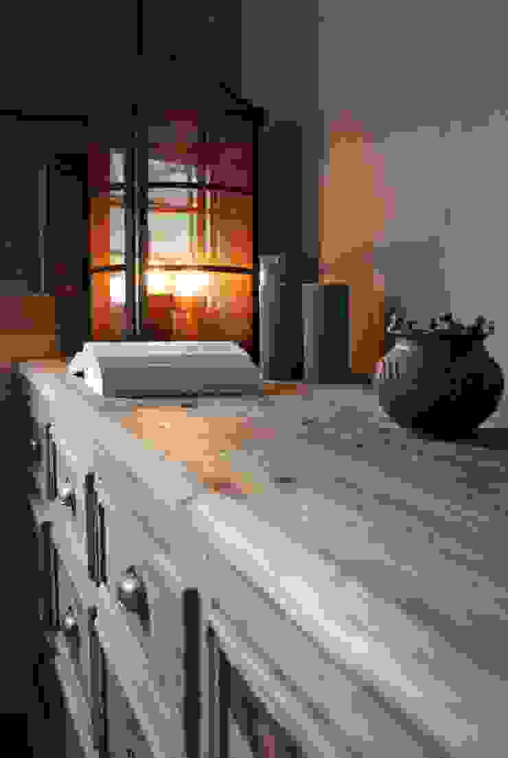 Rustico di Seravezza (Forte dei Marmi) Architetto Silvia Giacobazzi Camera da letto in stile rustico