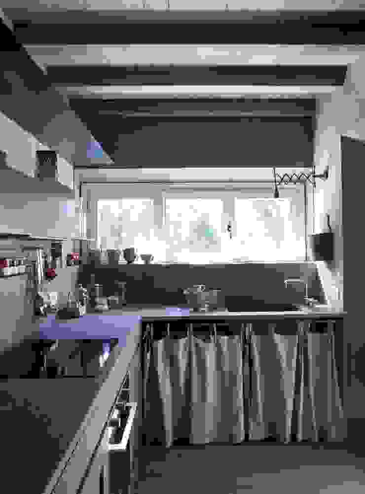 Rustico di Seravezza (Forte dei Marmi) Architetto Silvia Giacobazzi Cucina in stile rustico