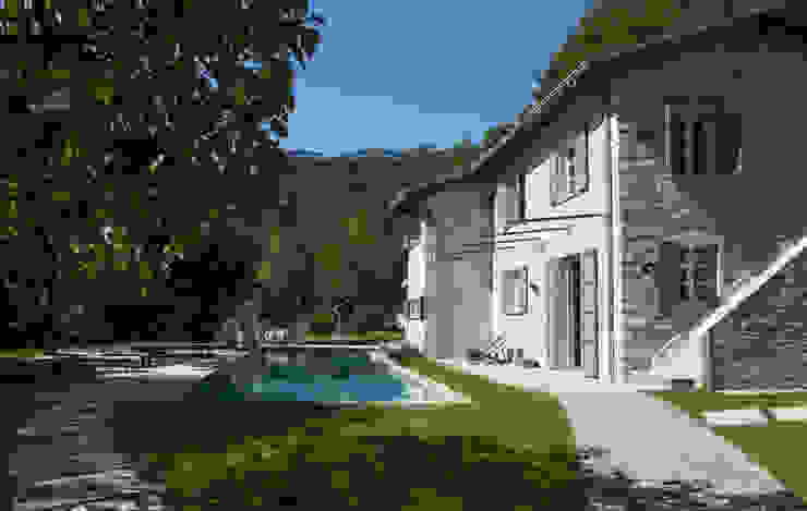Rustico di Seravezza (Forte dei Marmi) Architetto Silvia Giacobazzi Piscina in stile rustico