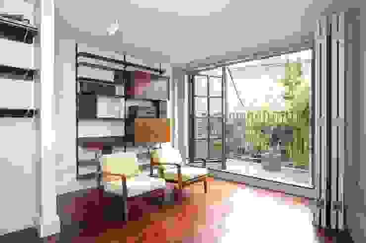 Salmon Lane – London Rural Office for Architecture Soggiorno moderno