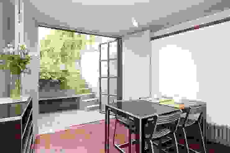 Salmon Lane – London Rural Office for Architecture Sala da pranzo moderna